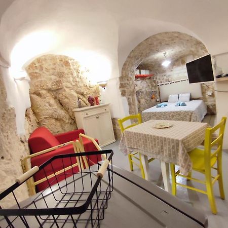 Ostuni- Casa cisterna Porta San Demetrio Apartment Luaran gambar